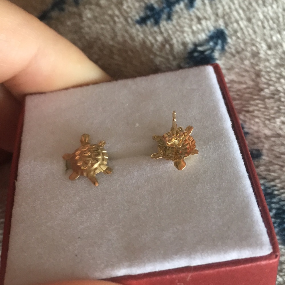 14ky Turtle Studs - Picture 2 of 2